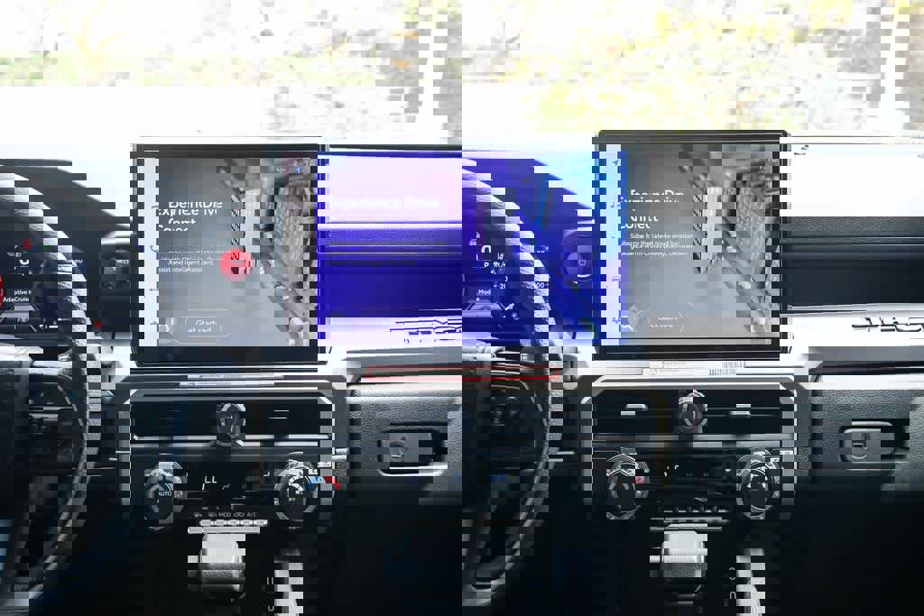 Used 2025 Toyota Tacoma TRD Off-Road image 15