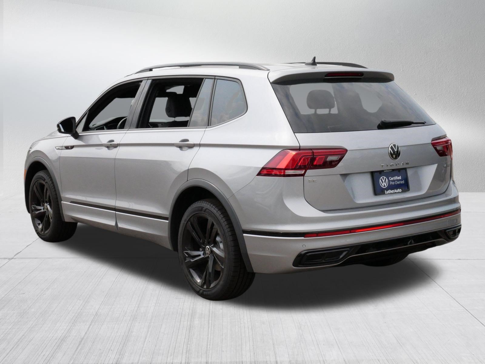 Certified 2023 Volkswagen Tiguan SE R-Line AWD/4WD image 5