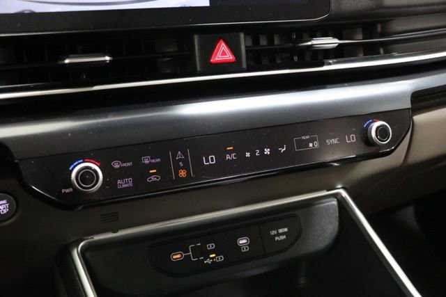 Used 2025 Kia Carnival image 27