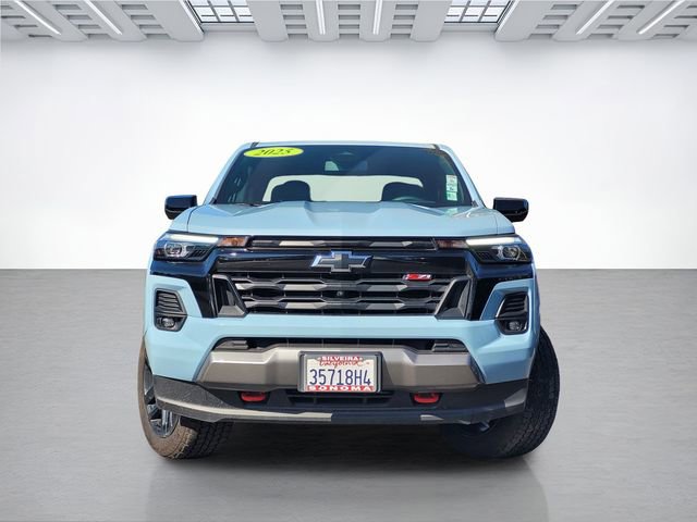 Used 2025 Chevrolet Colorado Z71 w/ Technology Package AWD/4WD image 2