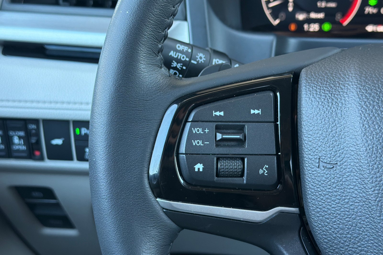 Used 2026 Honda Odyssey Touring image 31