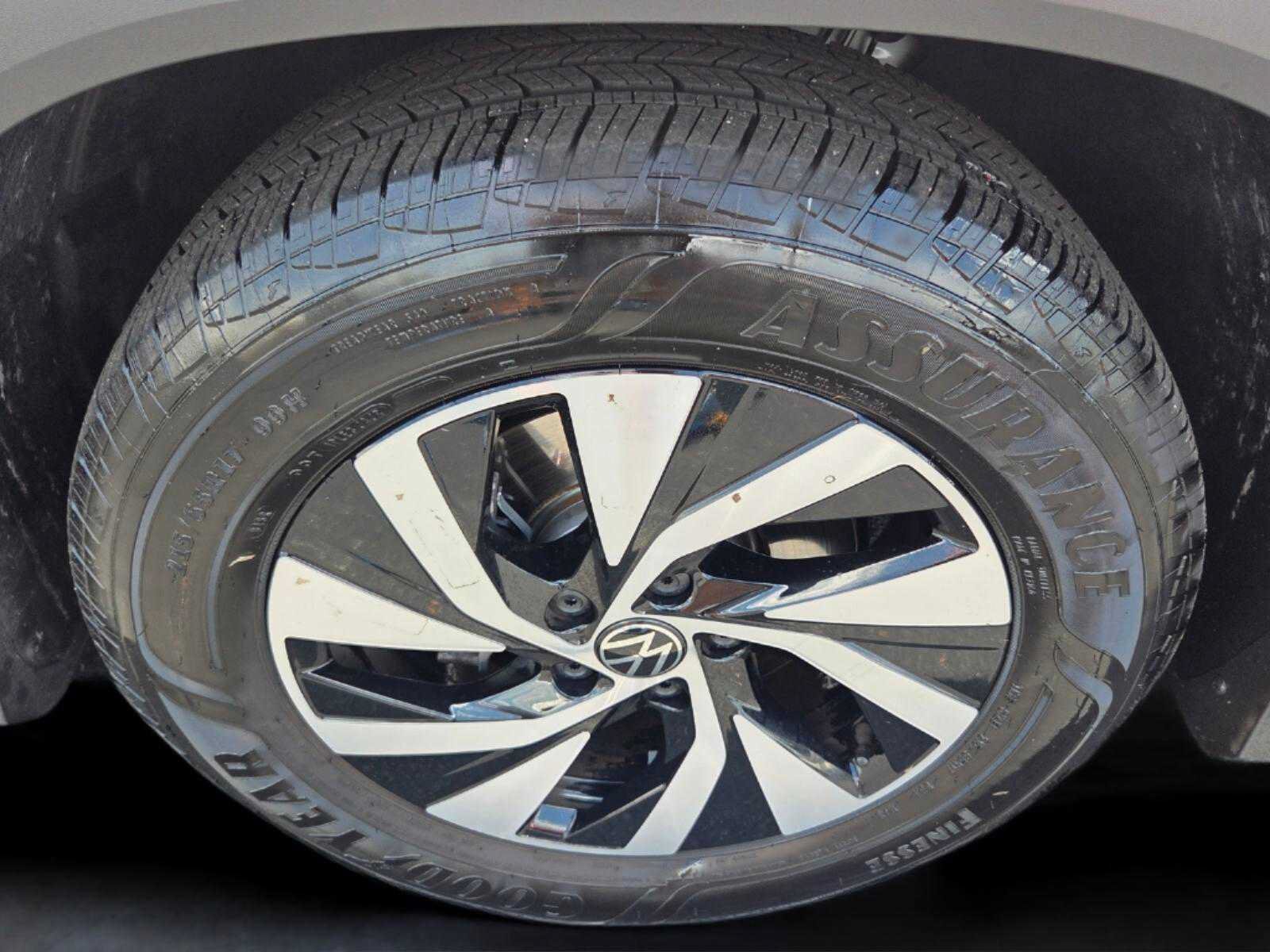 Used 2026 Volkswagen Tiguan S FWD image 9