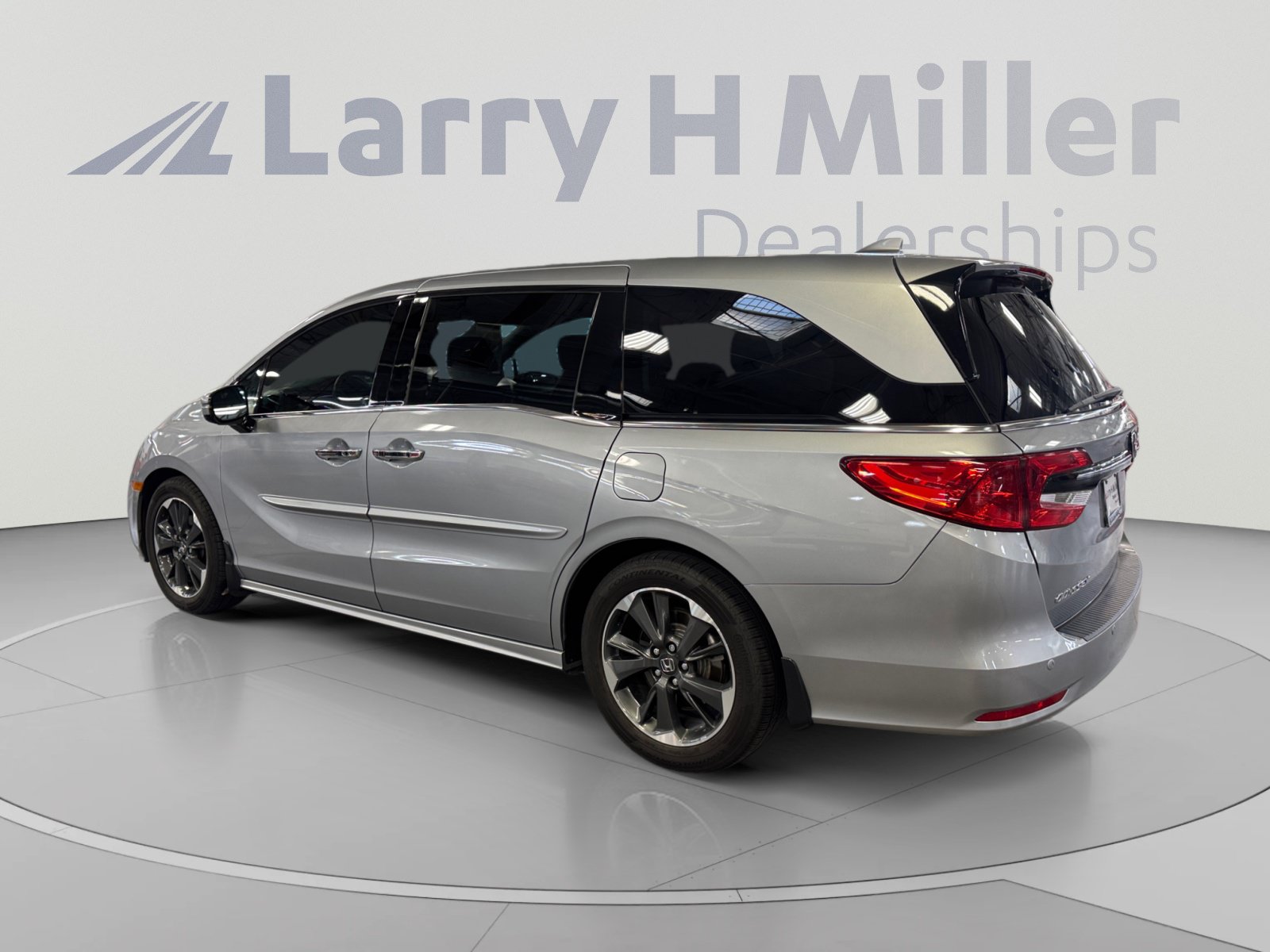 Used 2023 Honda Odyssey Elite image 3