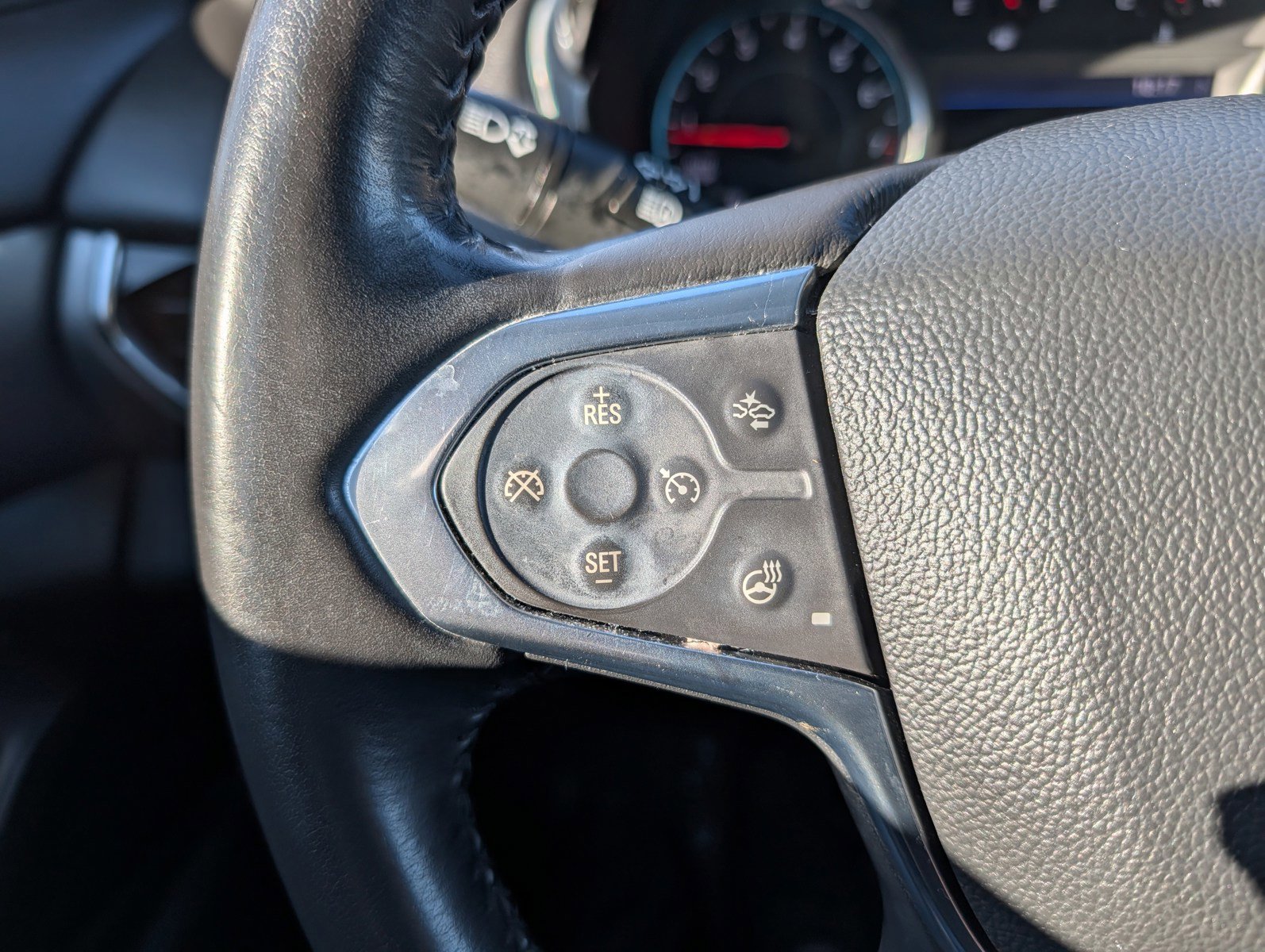 Used 2020 Chevrolet Traverse LT w/ Driver Confidence II Package image 28