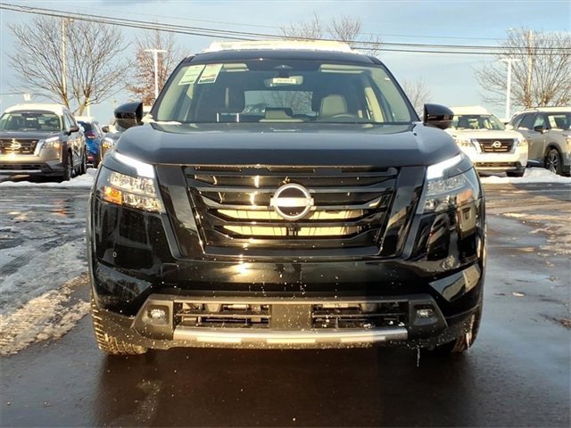 New 2025 Nissan Pathfinder SL w/ Black Appearance Package image 2