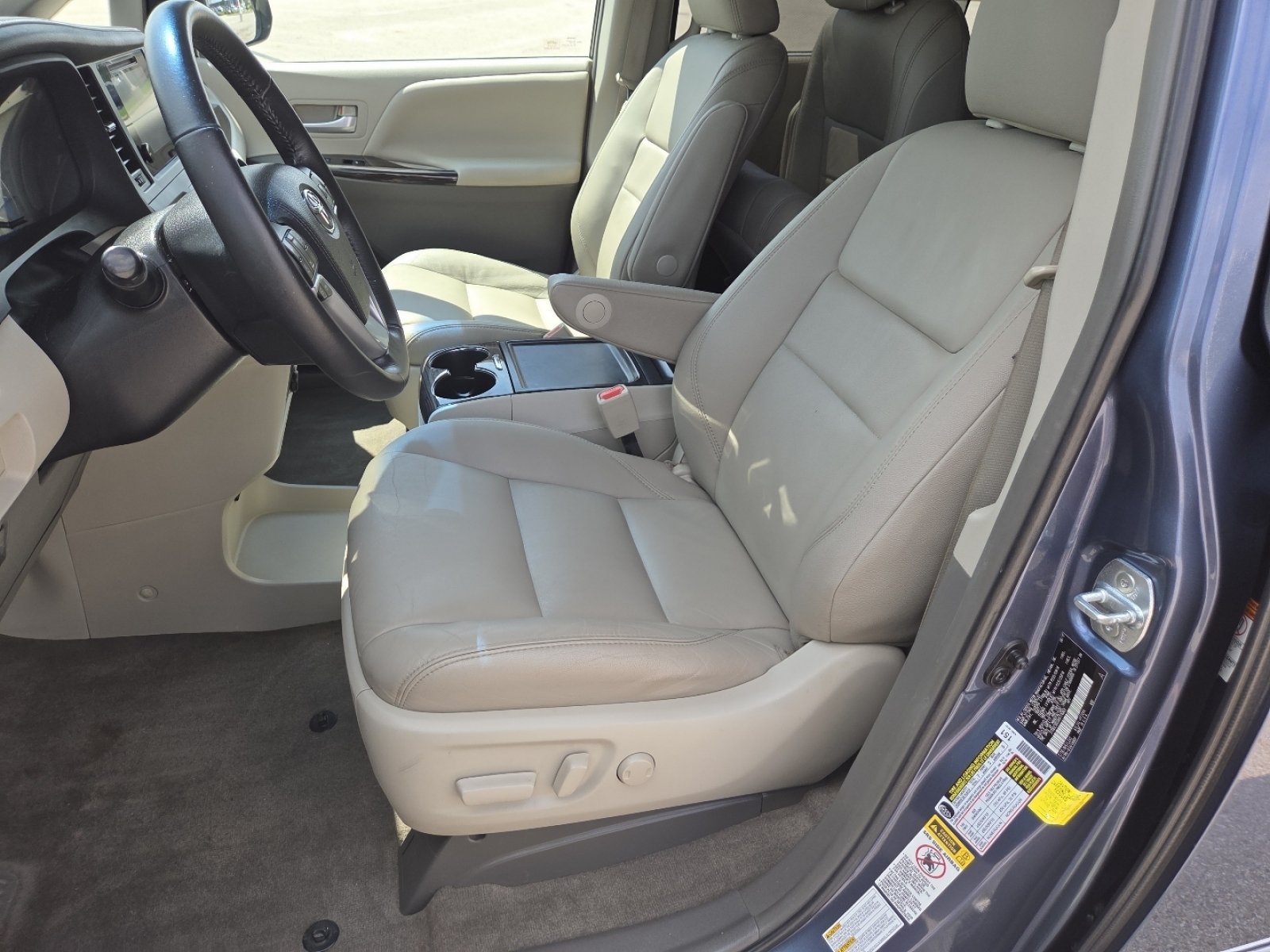 Used 2017 Toyota Sienna XLE Premium AWD/4WD image 25