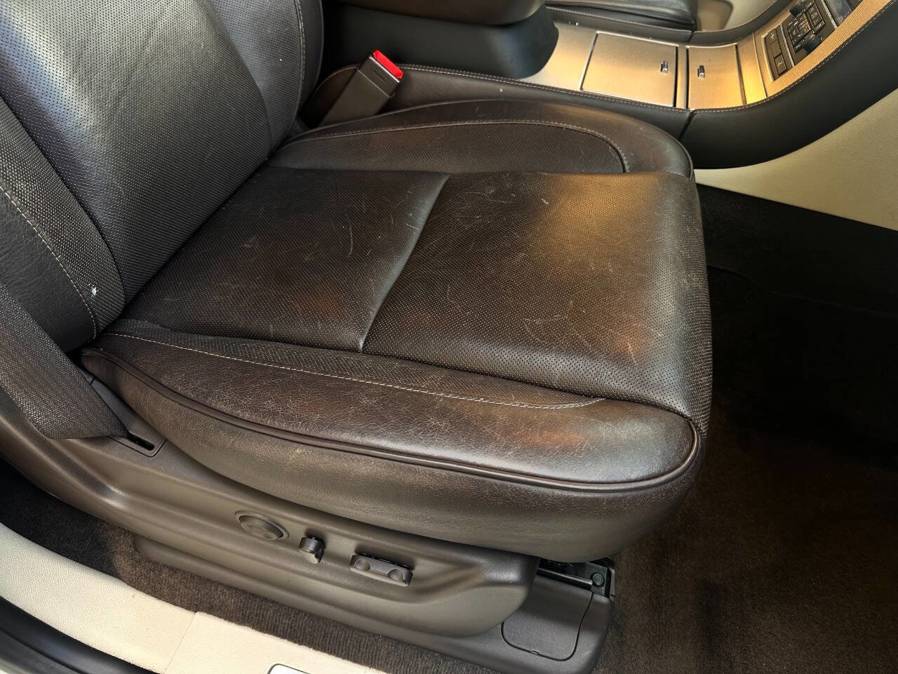 Used 2011 Cadillac Escalade Platinum image 57