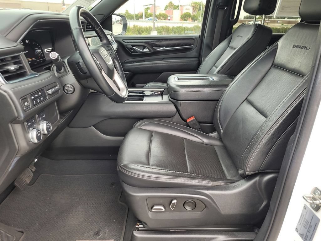 Used 2023 GMC Yukon Denali AWD/4WD image 16