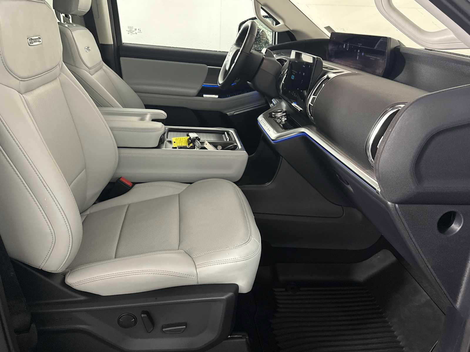 Used 2025 Ford Expedition Max Platinum AWD/4WD image 15