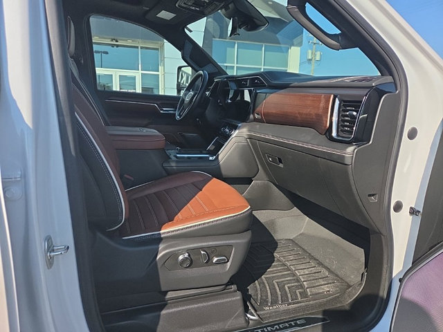 Used 2024 GMC Sierra 3500 Denali Ultimate AWD/4WD image 17