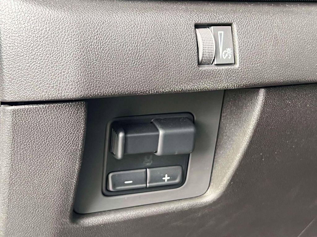 Used 2025 Chevrolet Colorado Z71 w/ Technology Package image 23