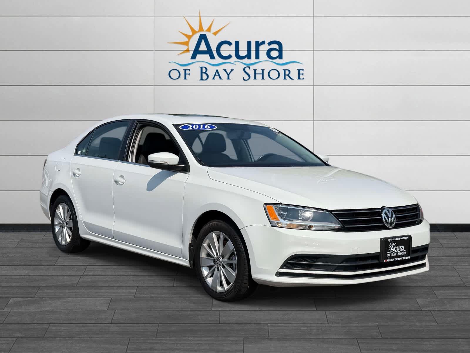 Used 2016 Volkswagen Jetta SE FWD image 2
