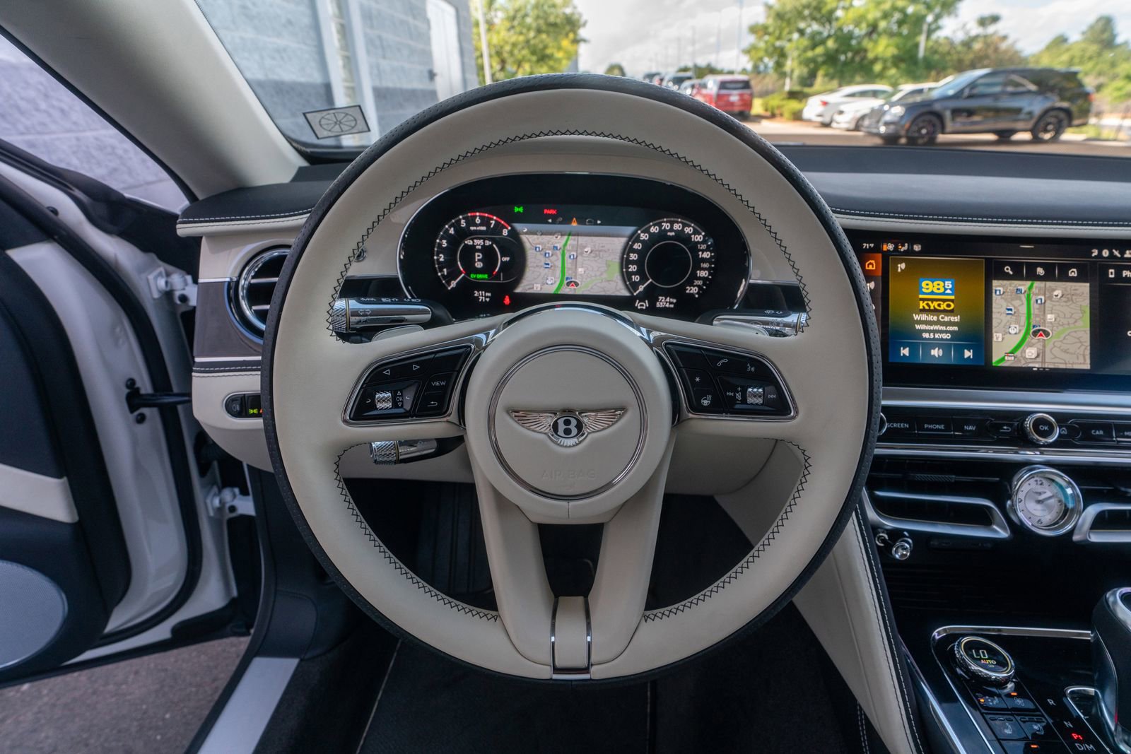 Certified 2025 Bentley Flying Spur Plug-In Hybrid image 28