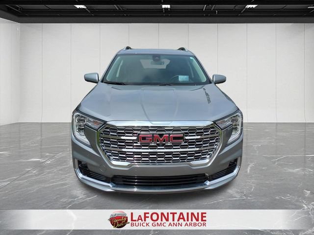 Used 2024 GMC Terrain Denali w/ Denali Premium Package AWD/4WD image 3