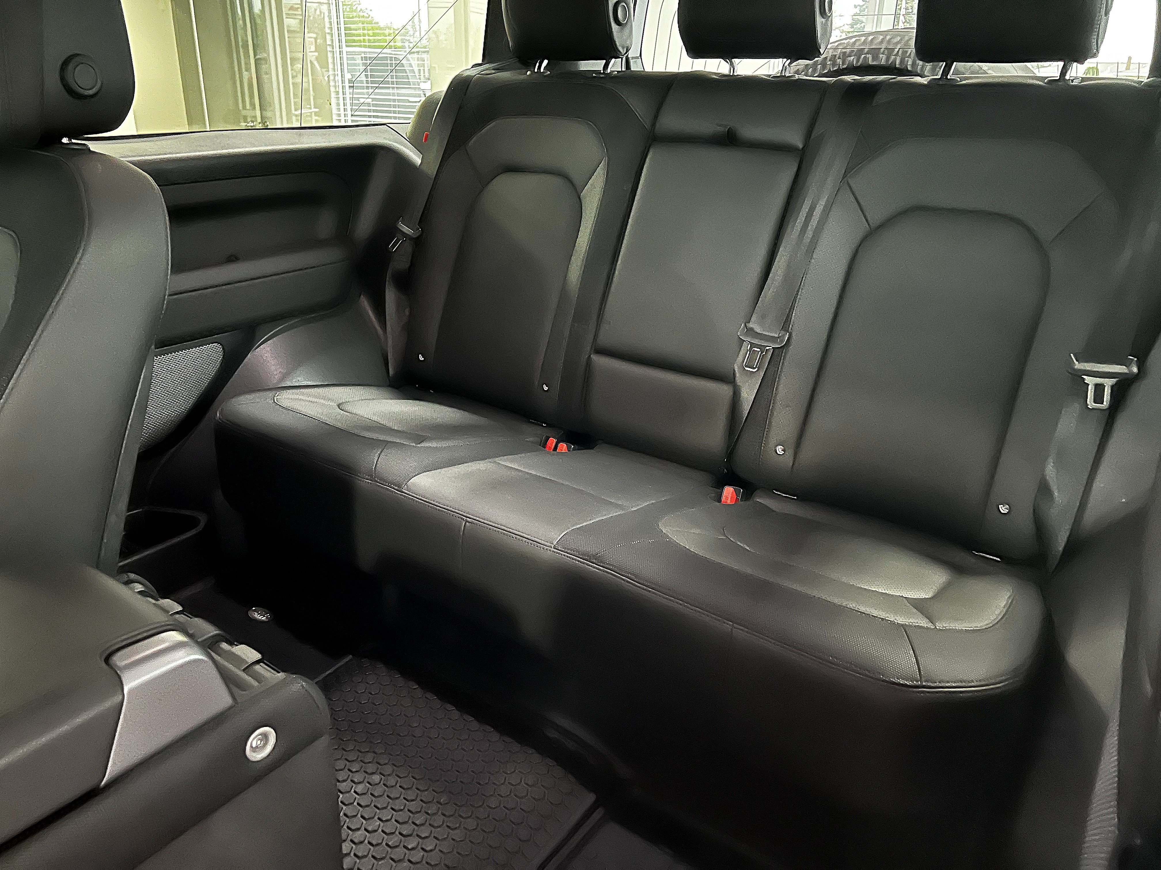 Used 2023 Land Rover Defender 90 X-Dynamic SE AWD/4WD image 21