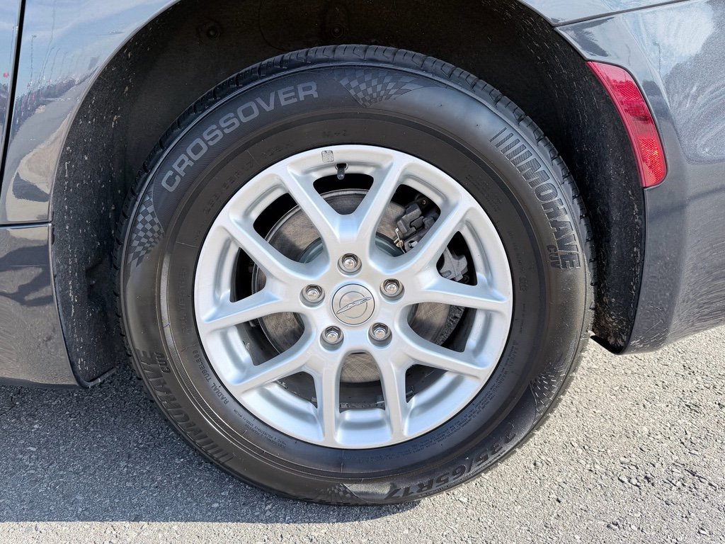 Used 2020 Chrysler Pacifica Touring-L FWD image 30