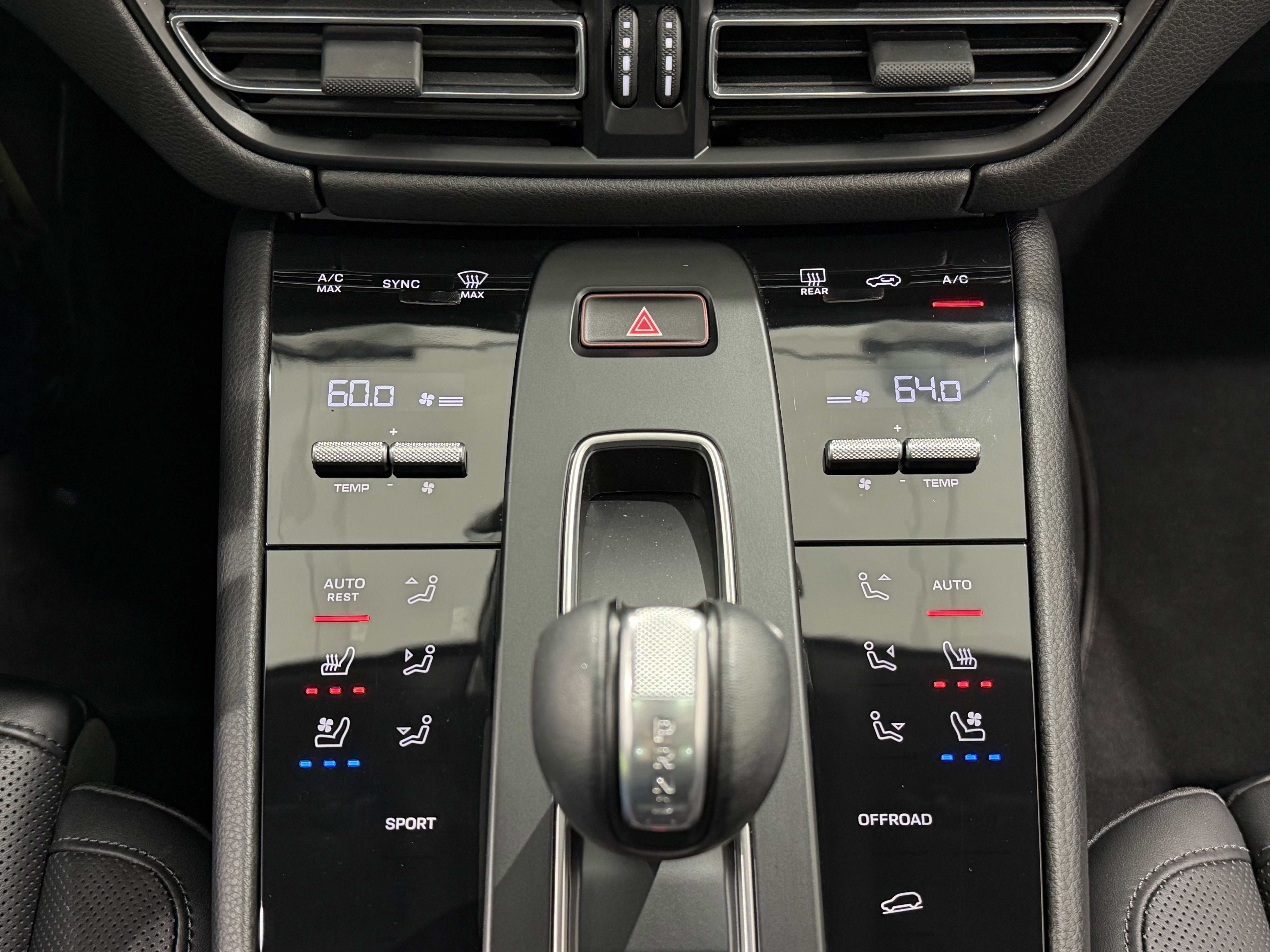 Certified 2025 Porsche Macan image 40