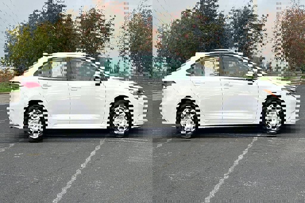 Used 2021 Toyota Corolla LE image 3