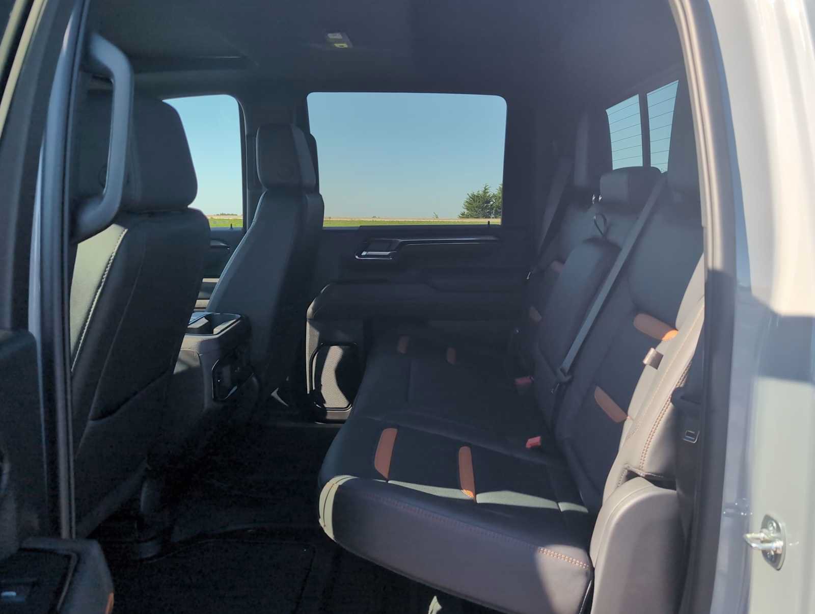 Used 2025 GMC Sierra 2500 AT4 w/ AT4 Premium Plus Package AWD/4WD image 25