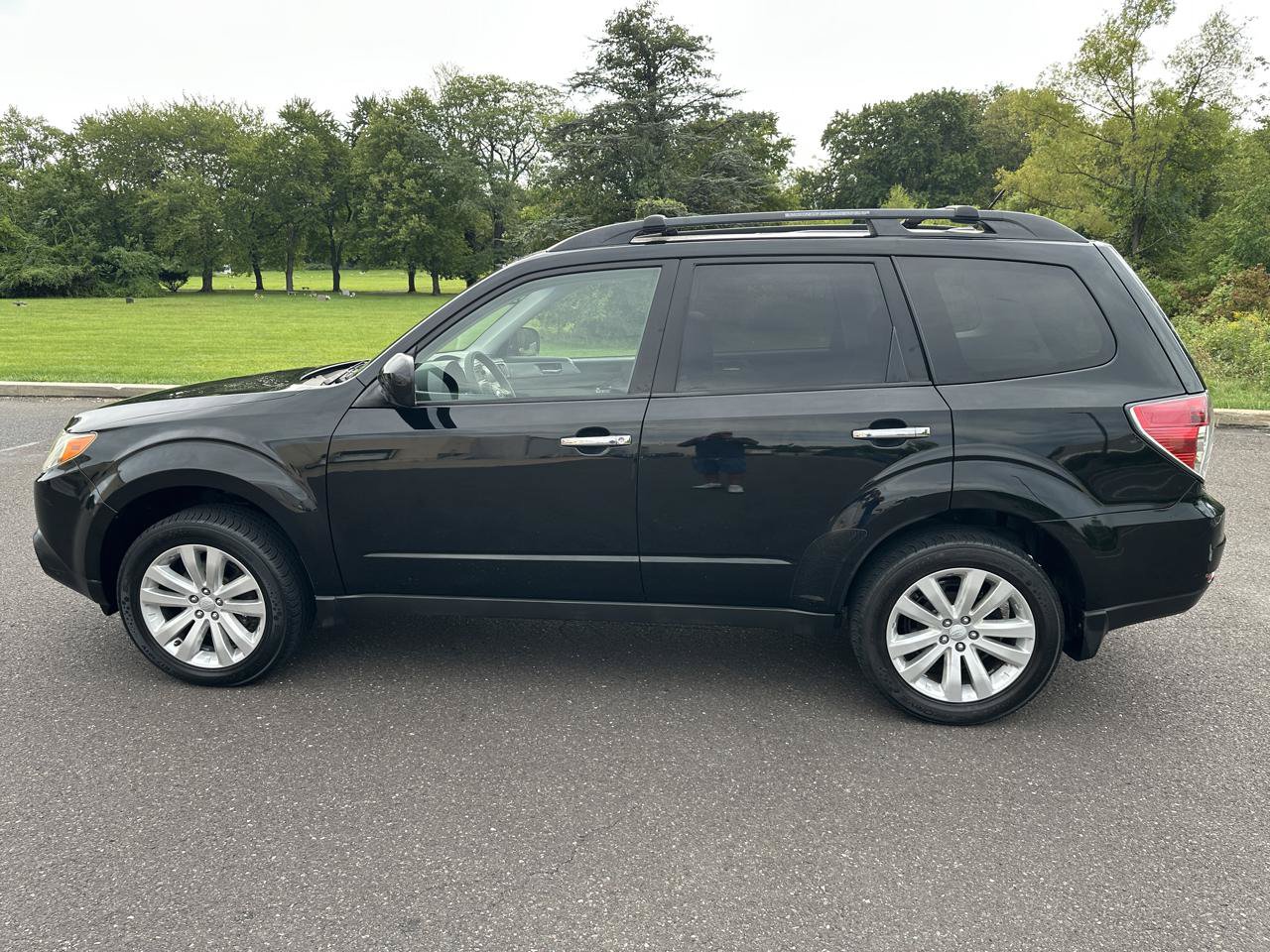 Used 2013 Subaru Forester 2.5X Premium w/ Popular Pkg 1 AWD/4WD image 10