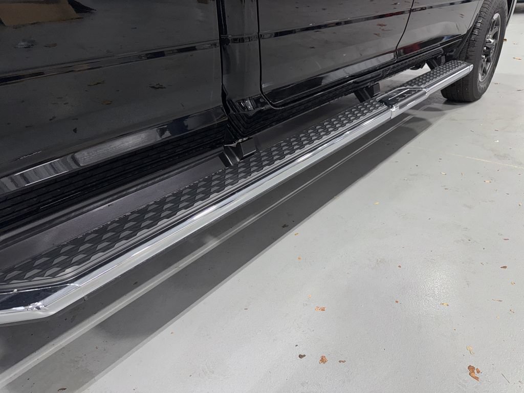 New 2025 RAM 2500 Laramie AWD/4WD image 9