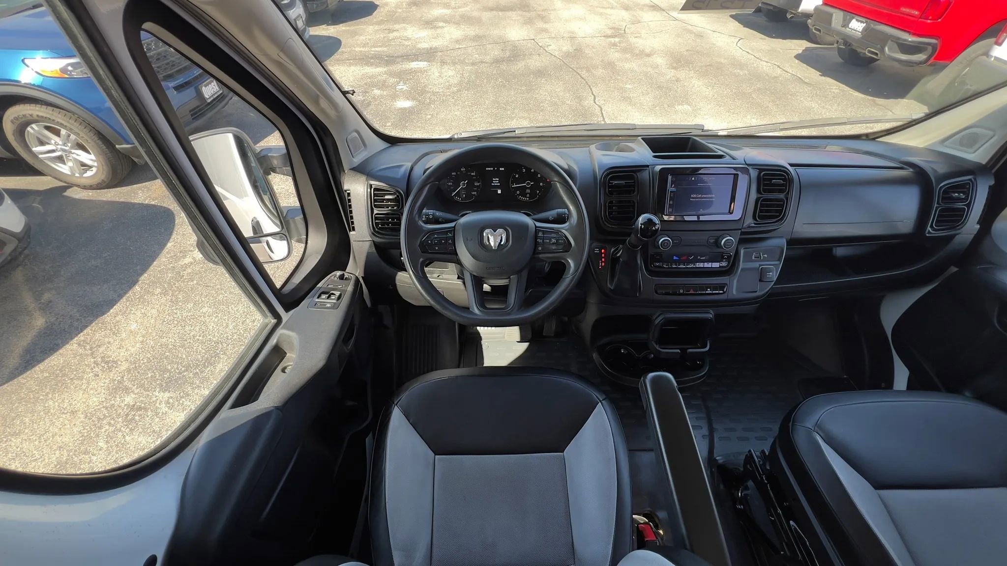 Used 2025 RAM ProMaster 2500 w/ Convenience Group FWD image 17
