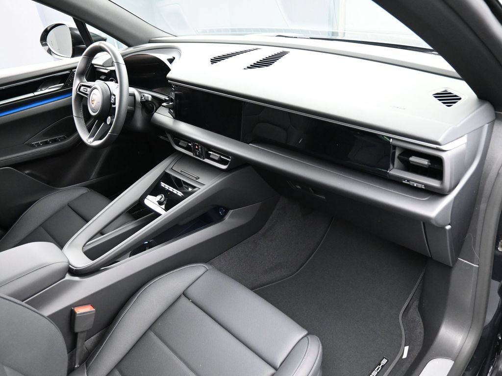 Certified 2025 Porsche Macan Electric RWD image 31
