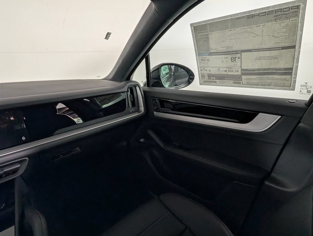 New 2026 Porsche Cayenne Coupe AWD/4WD image 23