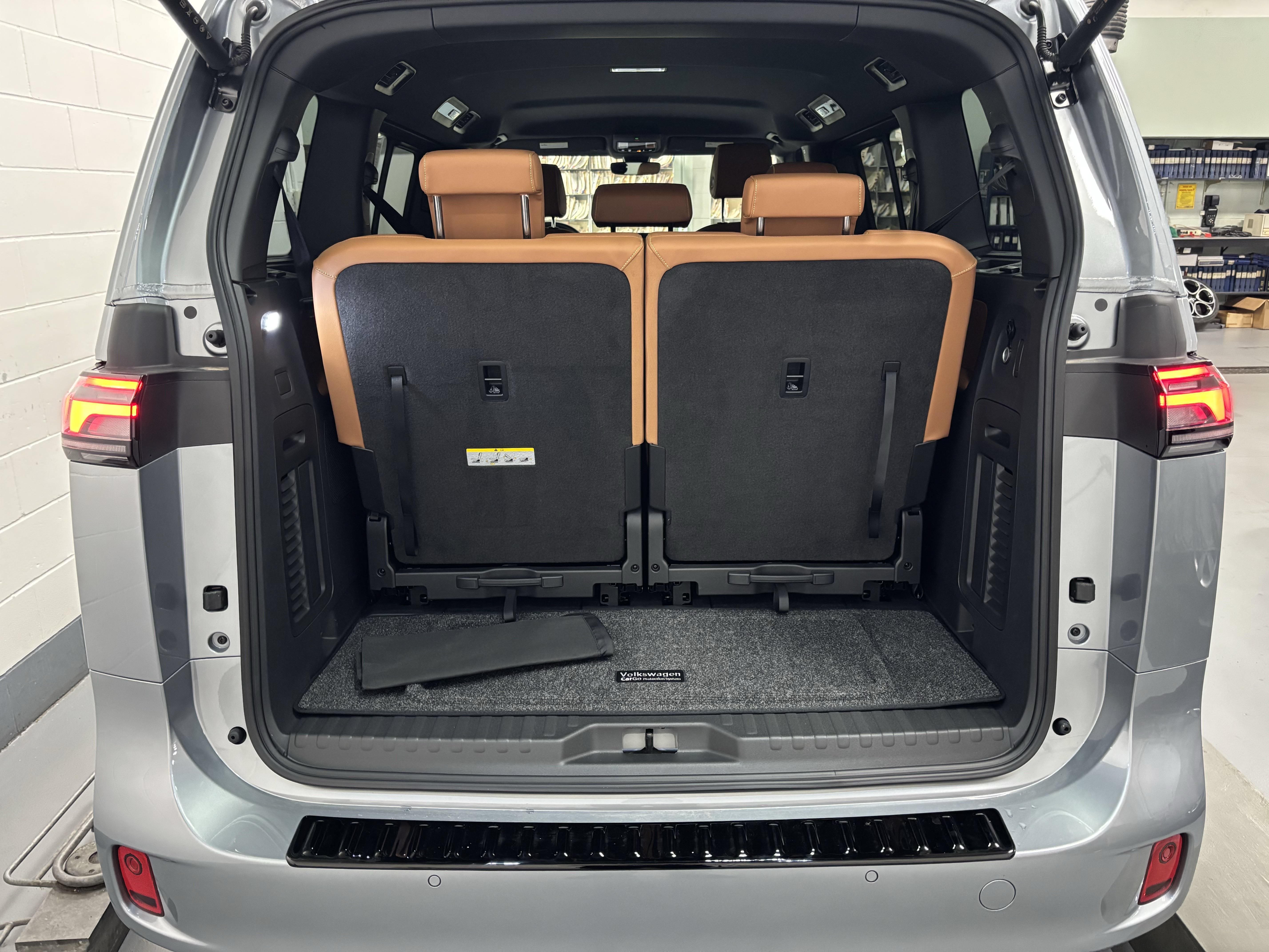 New 2025 Volkswagen ID. Buzz Pro S RWD image 28