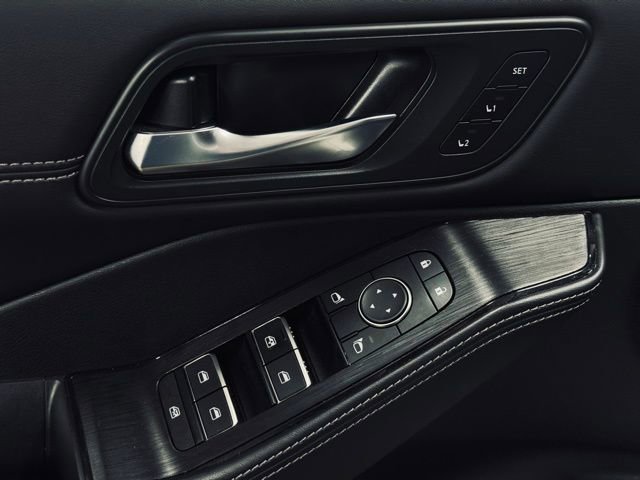 Used 2023 Nissan Rogue SL w/ SL Premium Package image 16