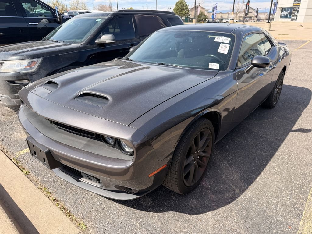 Used 2021 Dodge Challenger SXT image 2