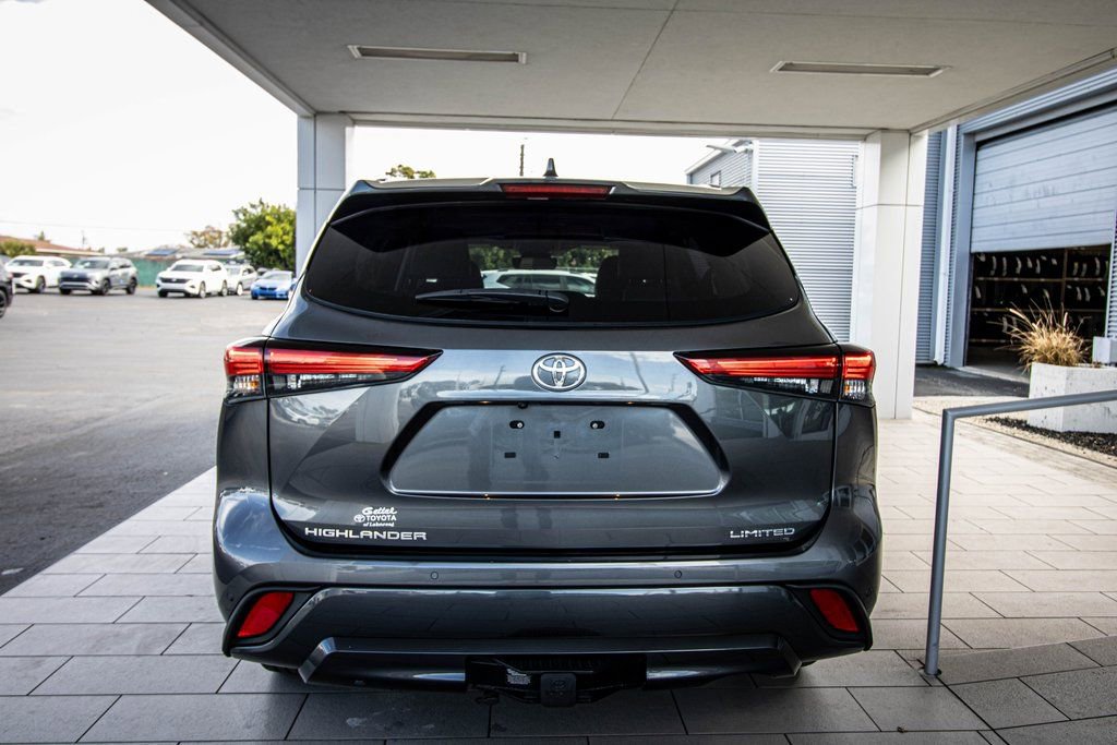 Used 2023 Toyota Highlander Limited image 14