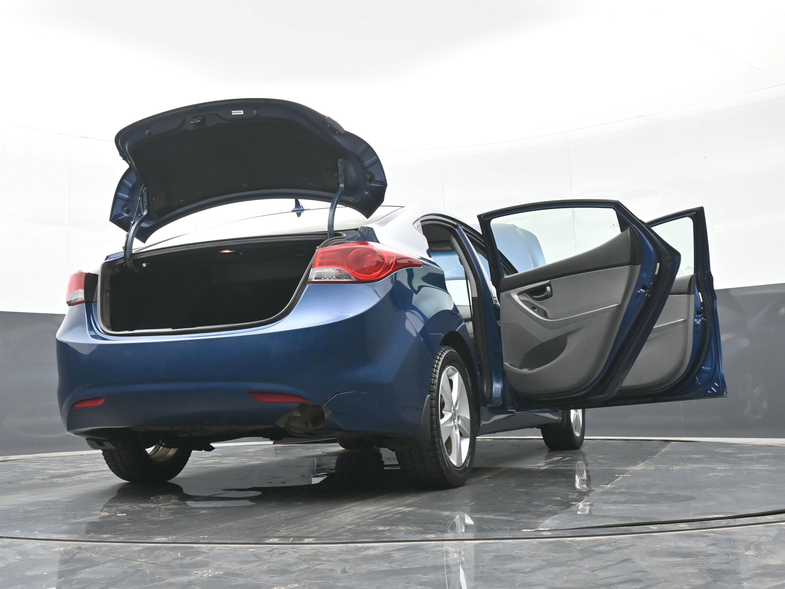 Used 2013 Hyundai Elantra GLS w/ Preferred Pkg FWD image 48
