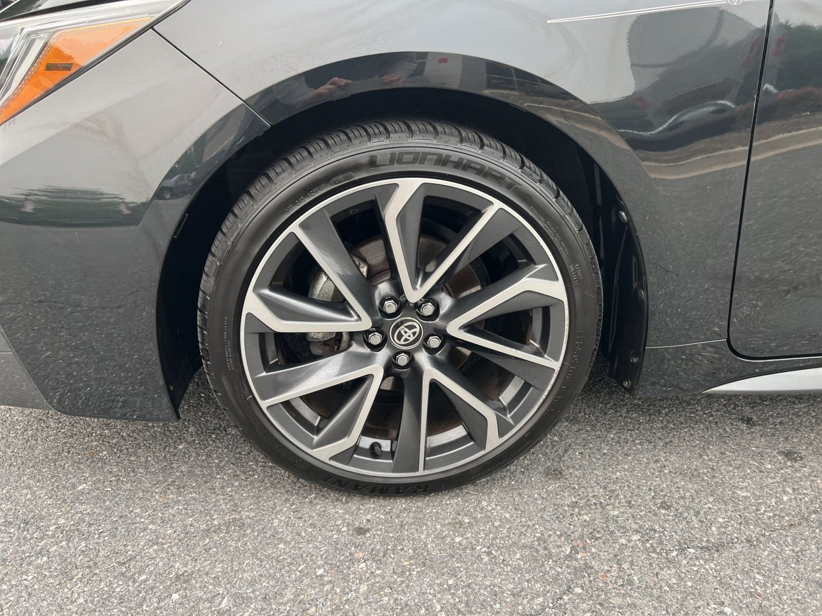 Used 2020 Toyota Corolla SE w/ SE Premium Package FWD image 12