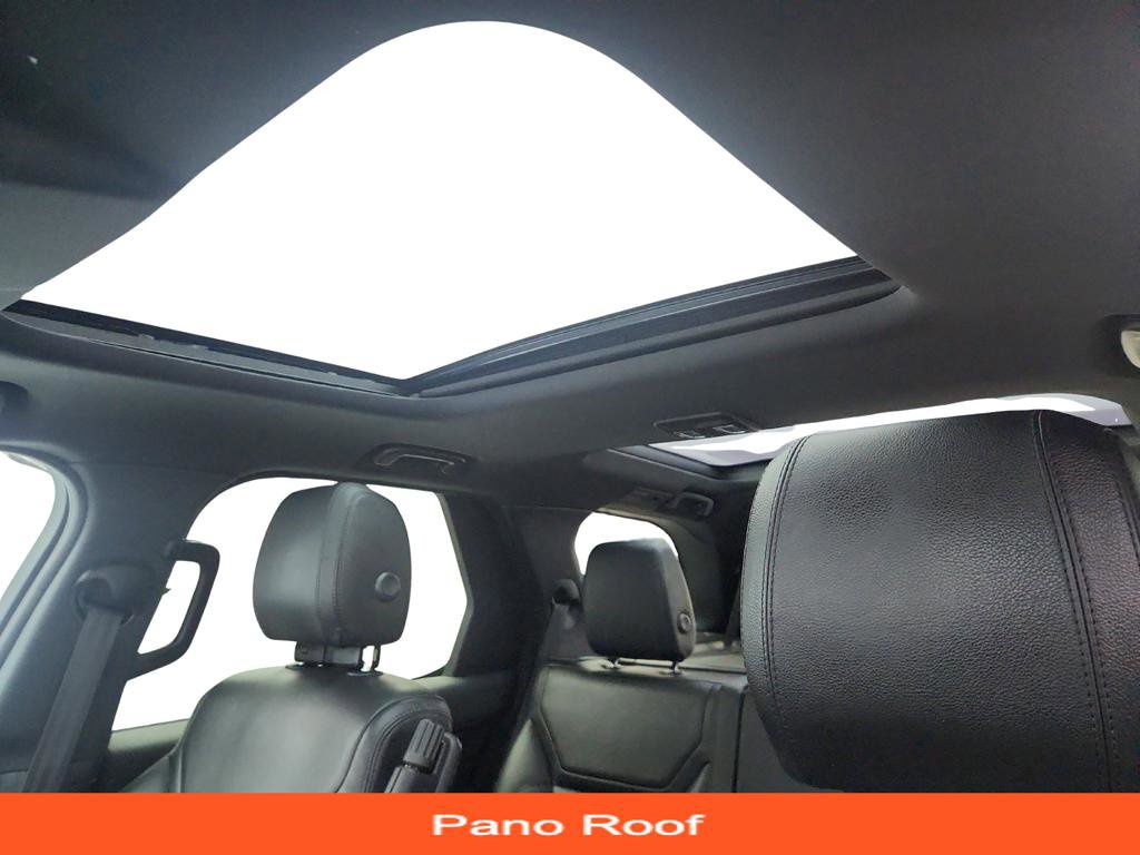 Used 2020 Land Rover Discovery HSE image 12