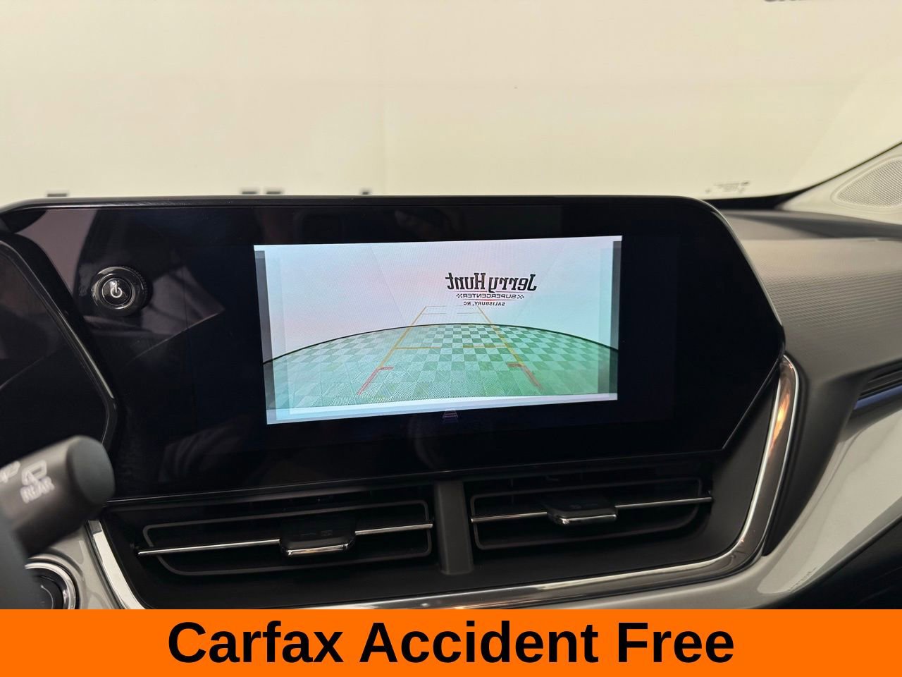 Used 2025 Chevrolet Trax LT w/ LT Convenience Package FWD image 3