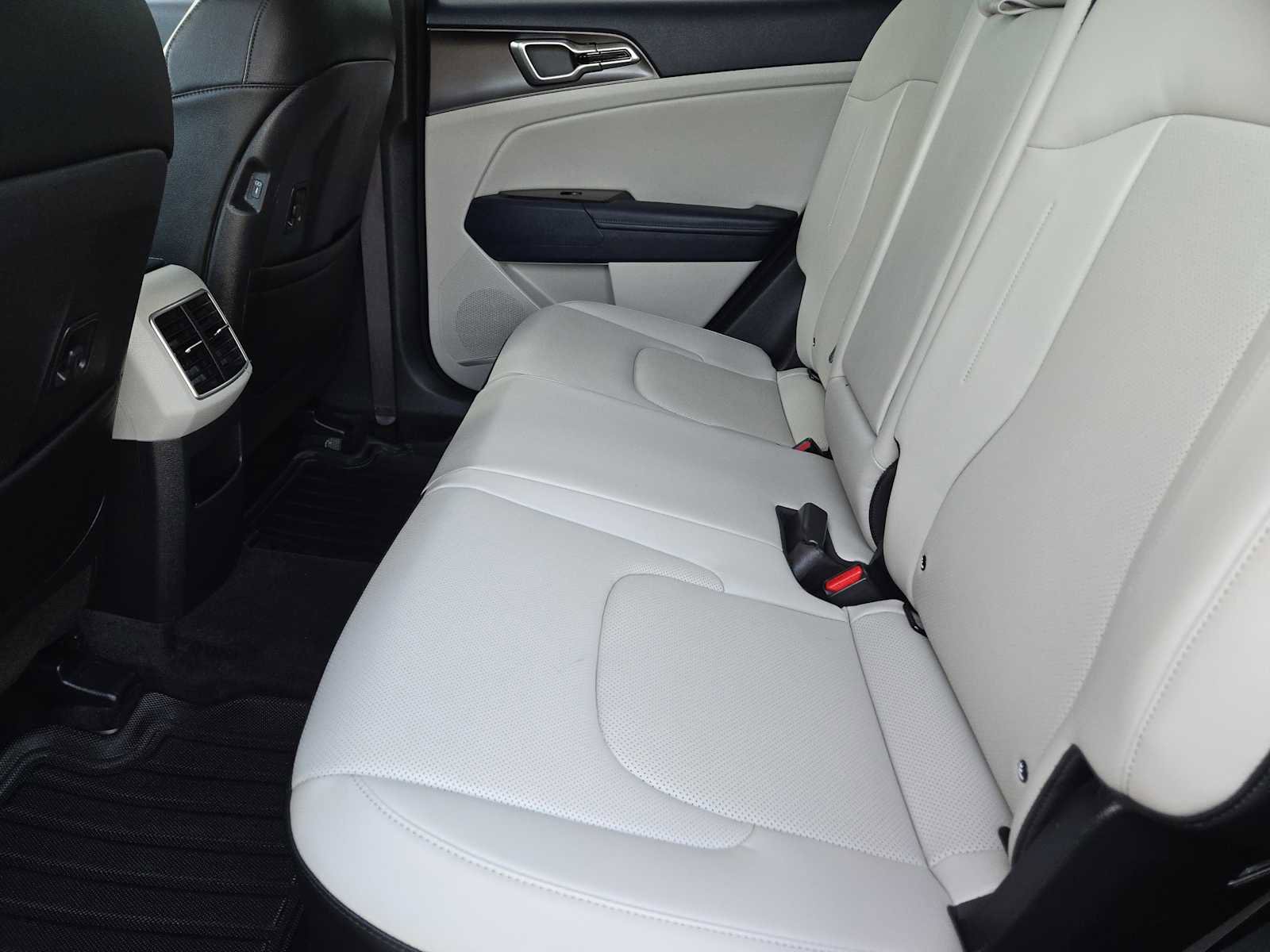 Used 2024 Kia Sportage EX image 28