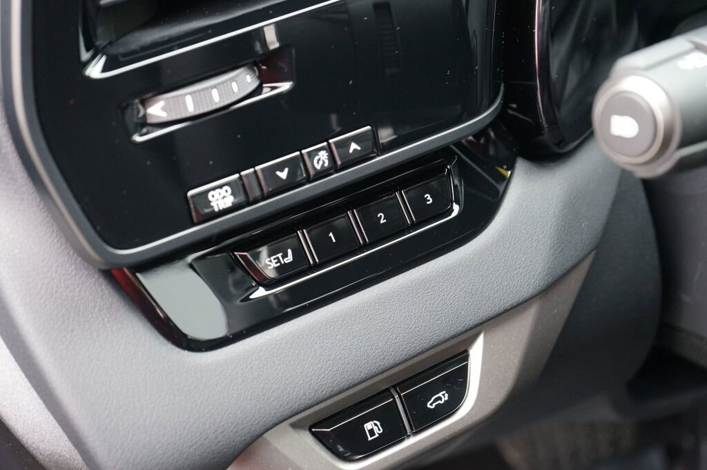 Used 2025 Lexus RX 450h 450h+ Luxury image 16