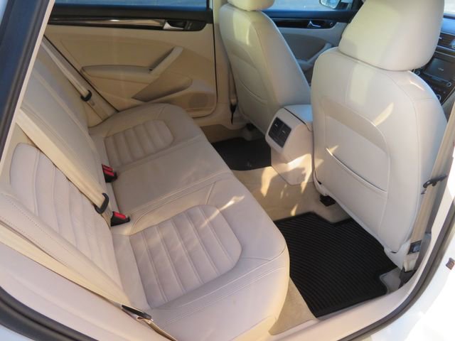 Used 2015 Volkswagen Passat 3.6 SEL Premium FWD image 17