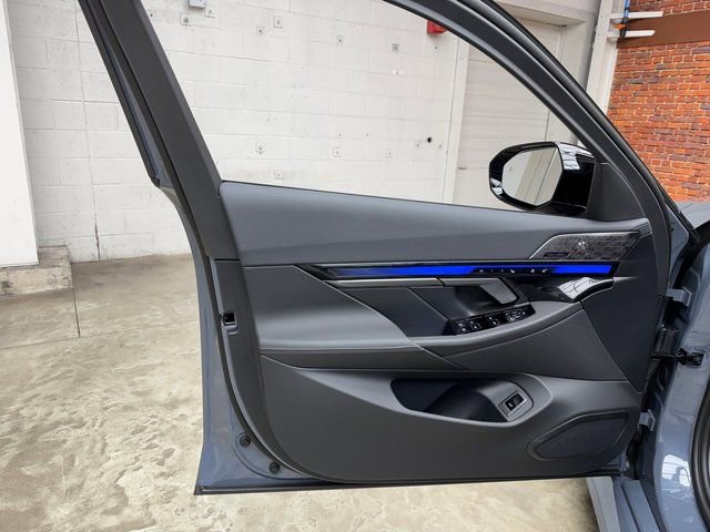 Used 2026 BMW M5 w/ Executive Package image 10