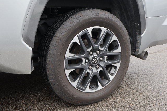 Used 2025 Toyota Tundra Limited AWD/4WD image 45