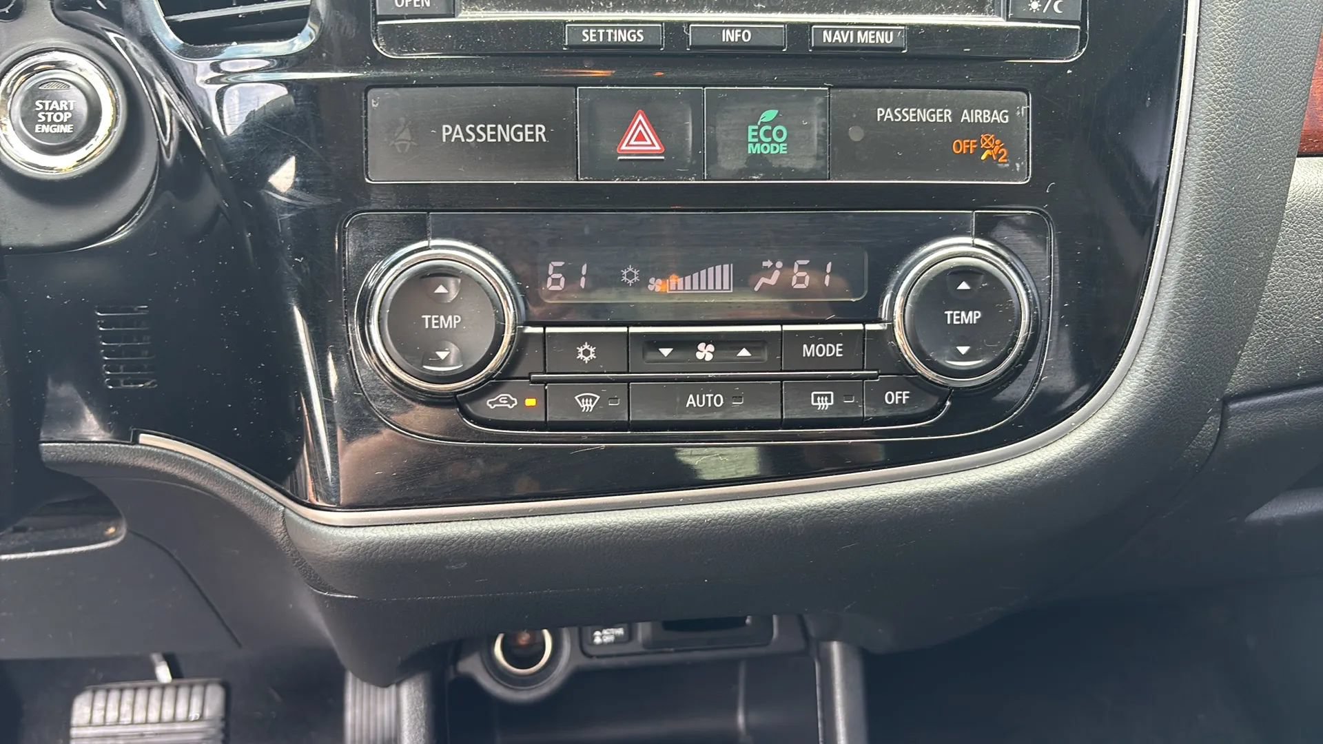 Used 2014 Mitsubishi Outlander SE FWD image 20