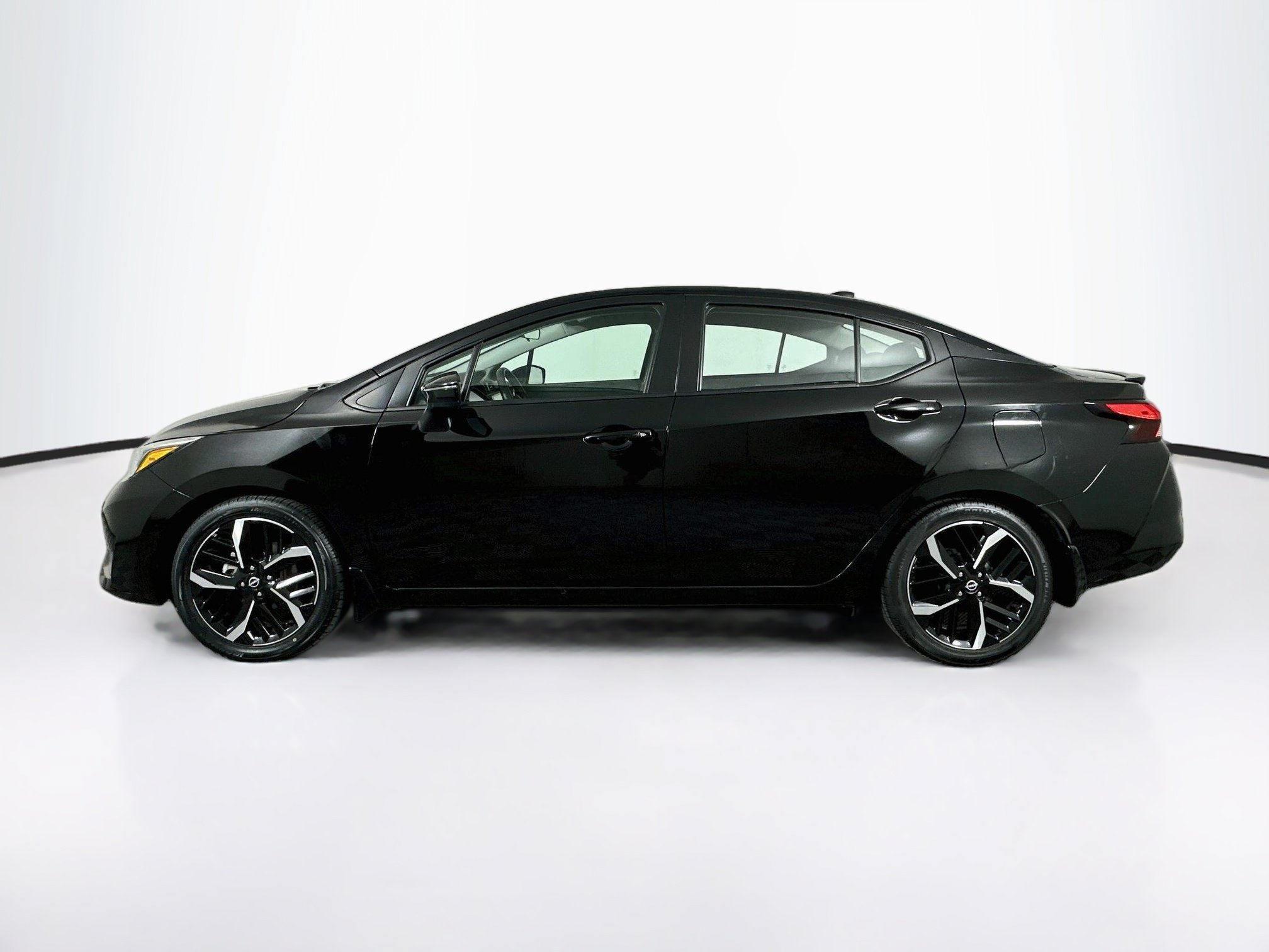 Used 2024 Nissan Versa SR w/ Trunk Package FWD image 4