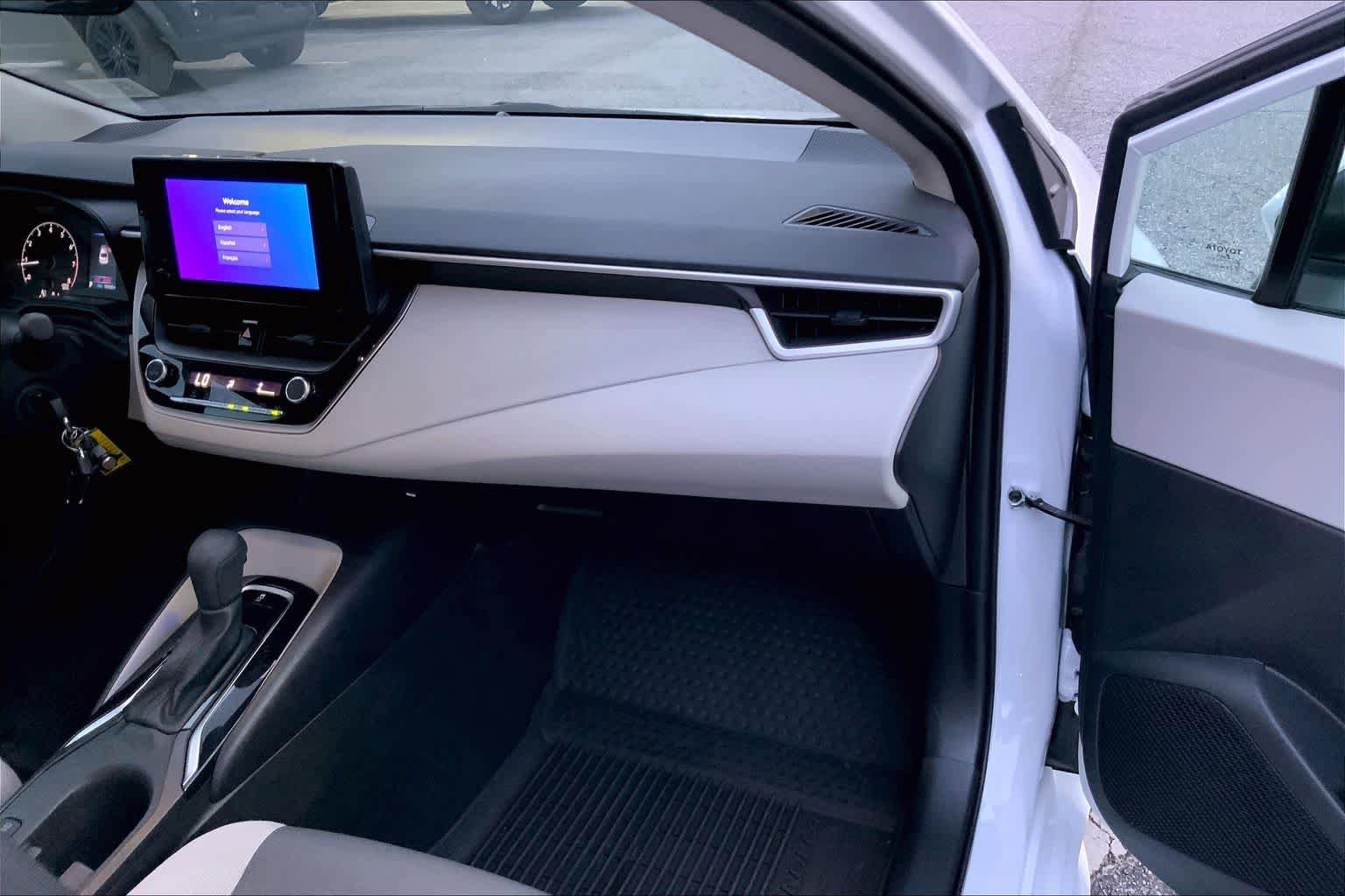 Used 2025 Toyota Corolla LE FWD image 18