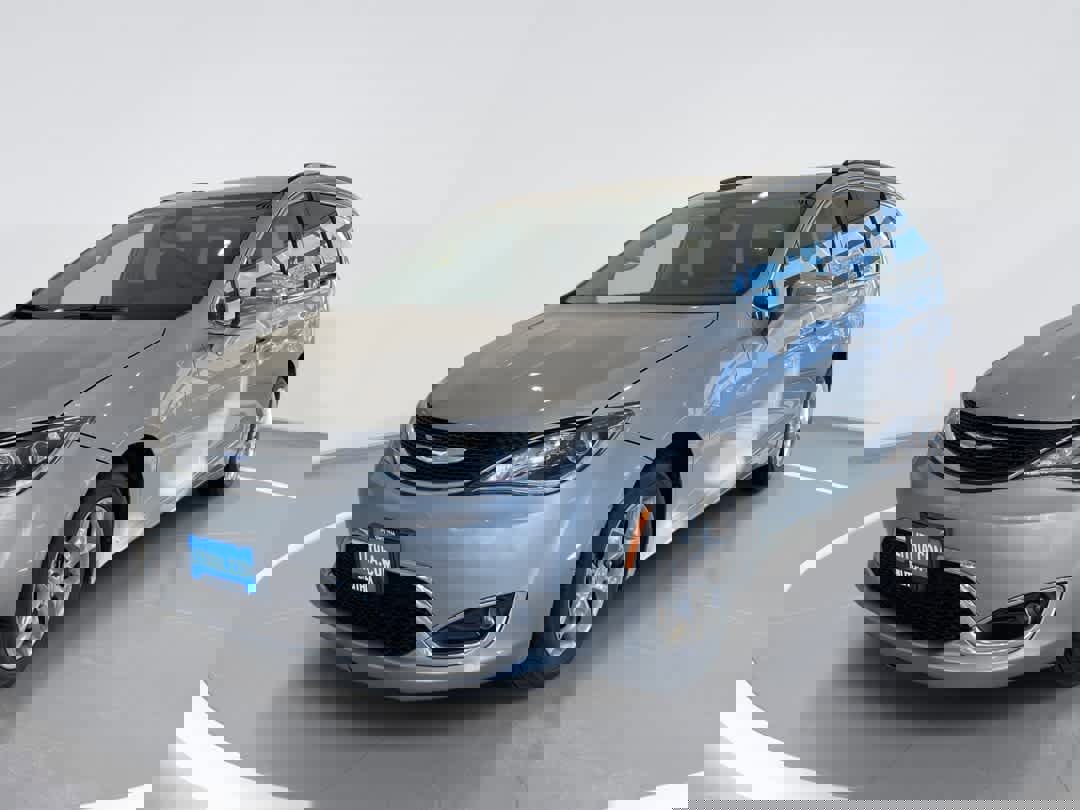 Used 2018 Chrysler Pacifica Limited image 1