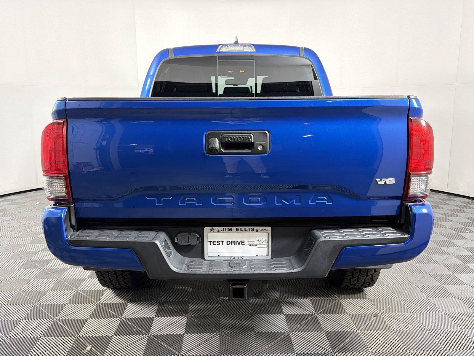 Used 2018 Toyota Tacoma TRD Sport RWD image 5