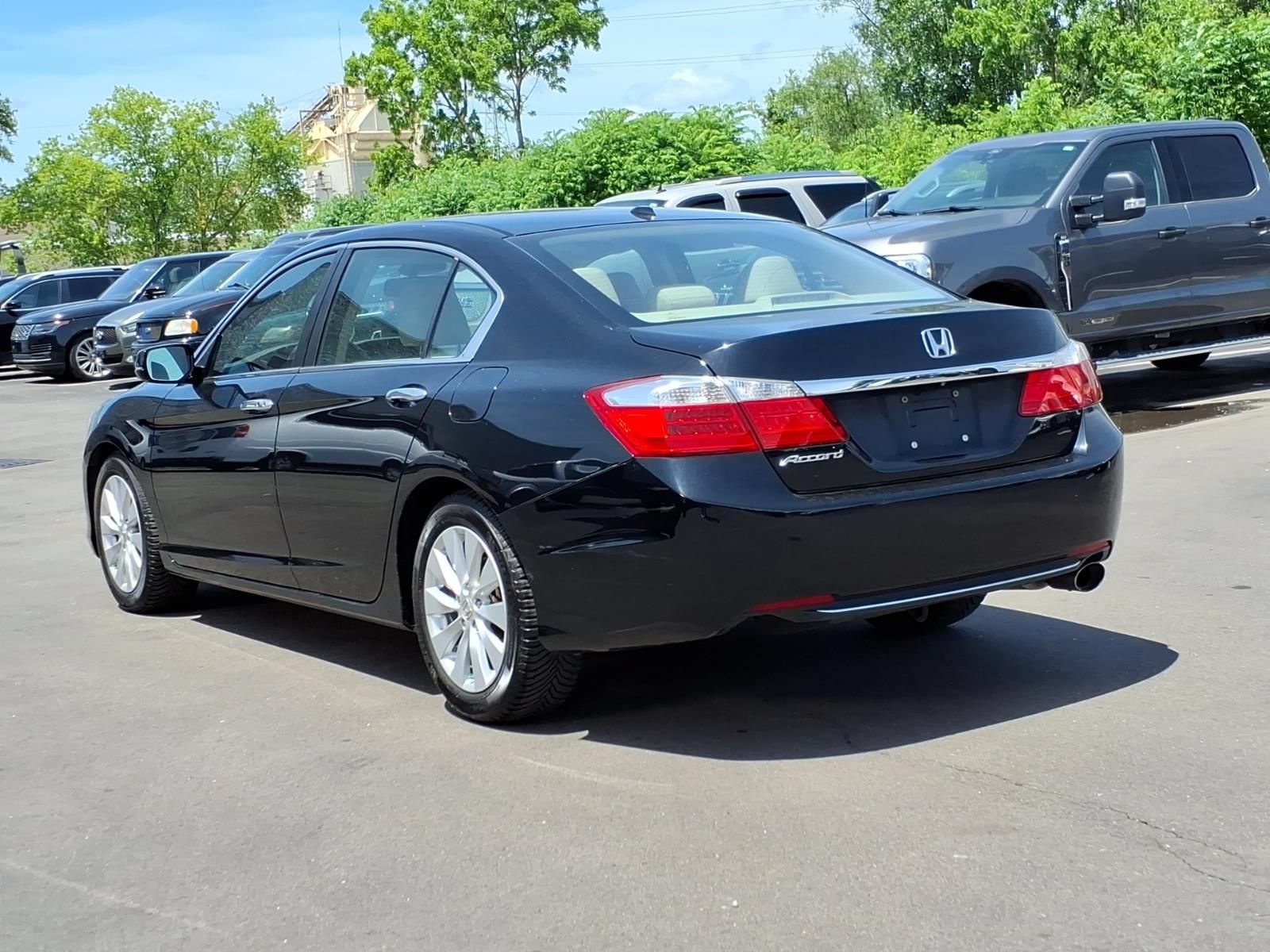 Used 2015 Honda Accord EX-L image 3