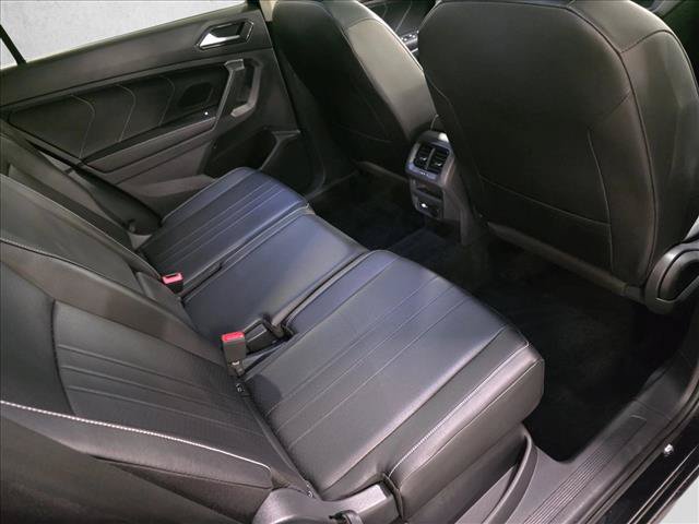 Used 2024 Volkswagen Tiguan SE w/ Panoramic Sunroof Package AWD/4WD image 11