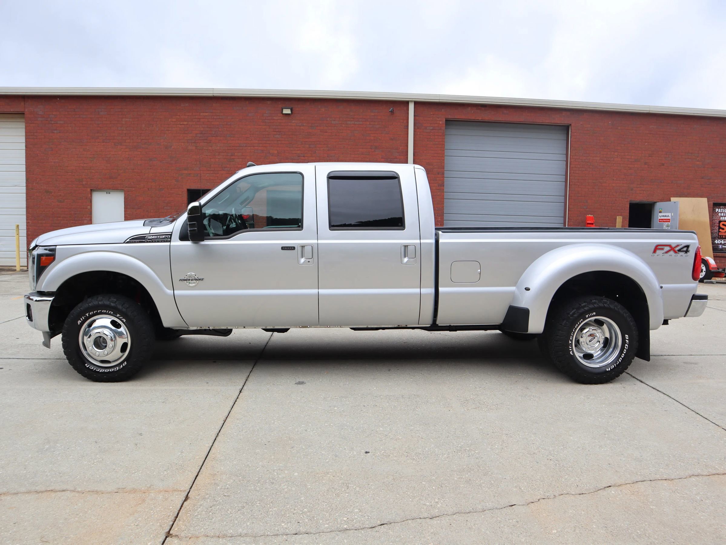 Used 2015 Ford F350 Lariat w/ Lariat Interior Package image 2