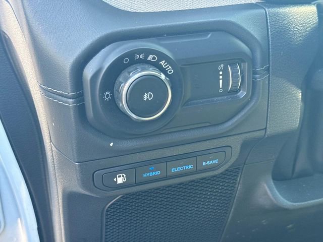 Used 2024 Jeep Wrangler Unlimited Sahara image 24